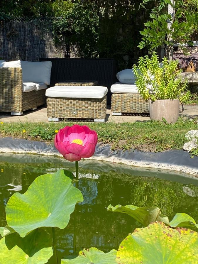 Une Vie En Rose Bed & Breakfast Pressagny l'Orgueilleux Exterior photo